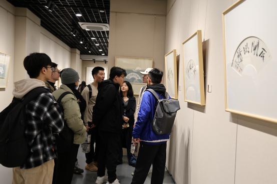 点击图片翻到下一页>> 绍兴职业技术学院美育中心落成并举行首展