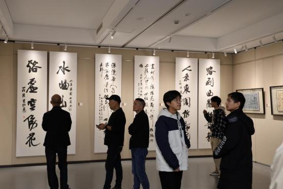 点击图片翻到下一页>> 绍兴职业技术学院美育中心落成并举行首展